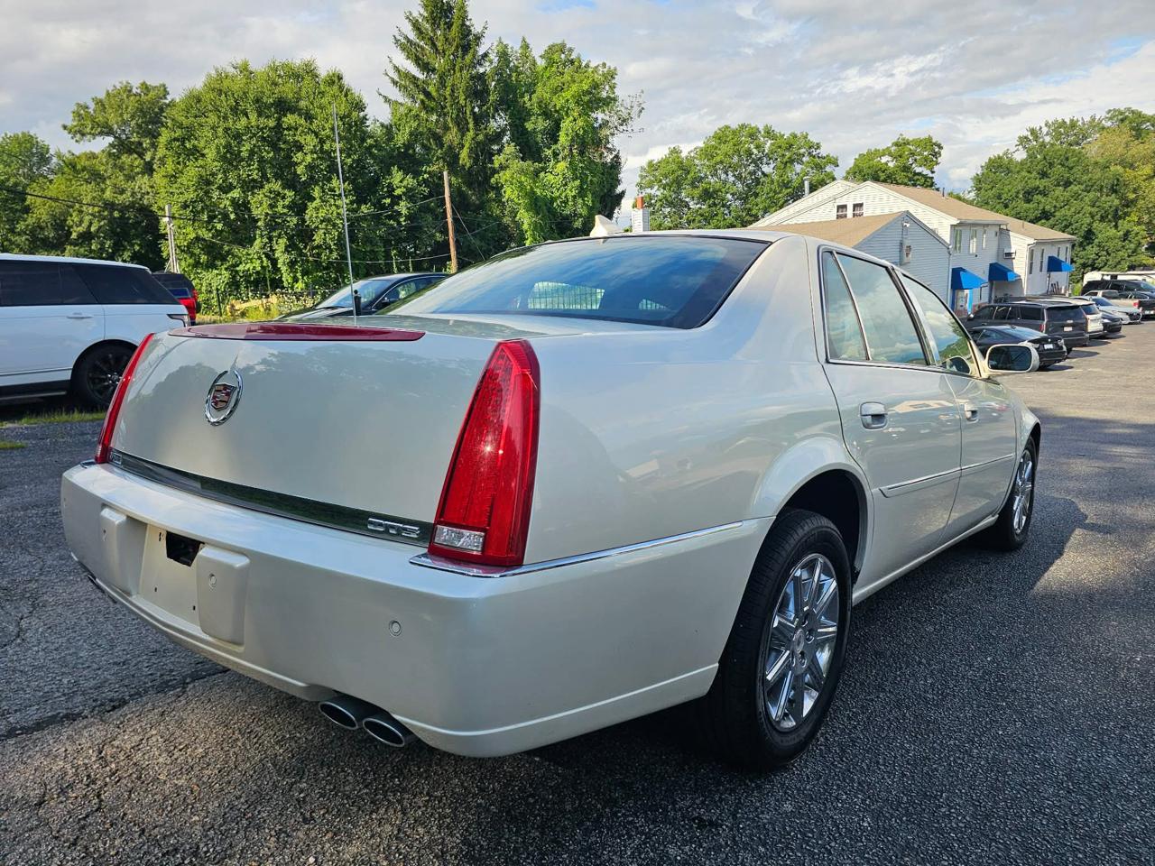 Cadillac DTS Premium w/ Navi 2011