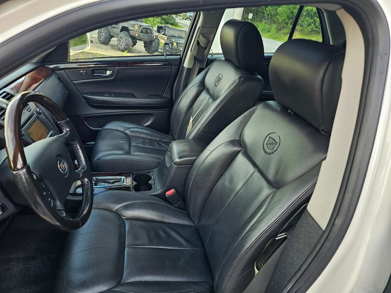 Cadillac DTS Premium w/ Navi 2011