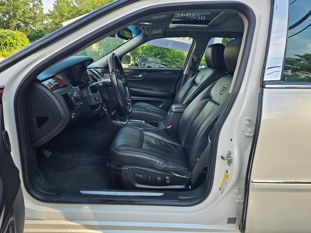 Cadillac DTS Premium w/ Navi 2011