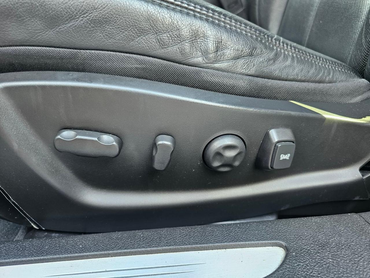Cadillac DTS Premium w/ Navi 2011