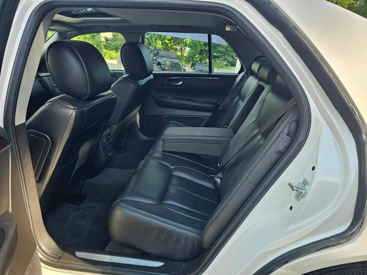 Cadillac DTS Premium w/ Navi 2011