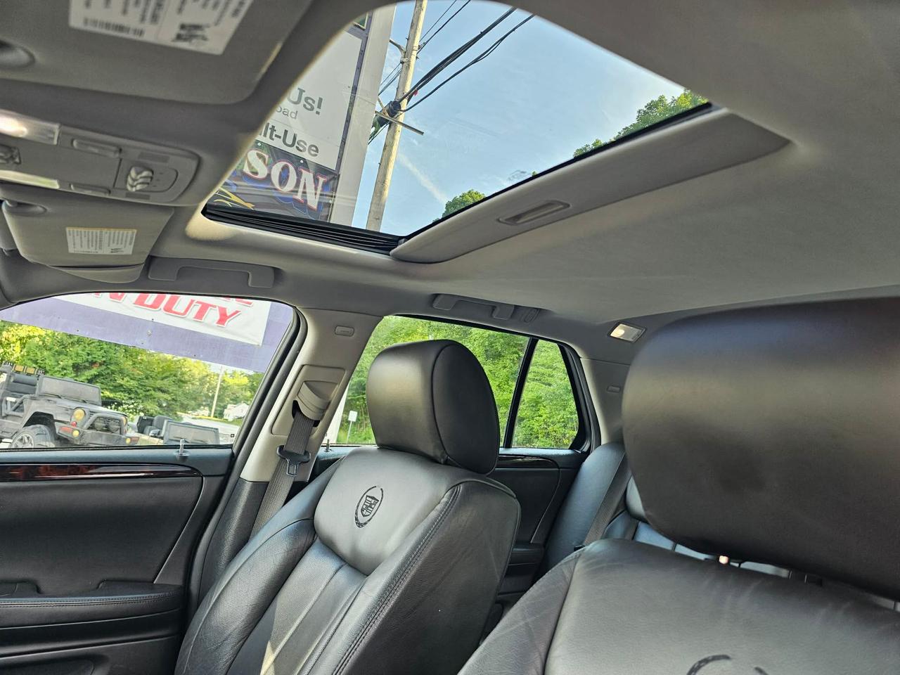 Cadillac DTS Premium w/ Navi 2011
