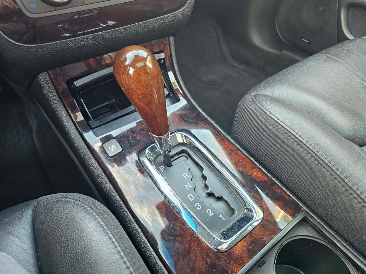 Cadillac DTS Premium w/ Navi 2011