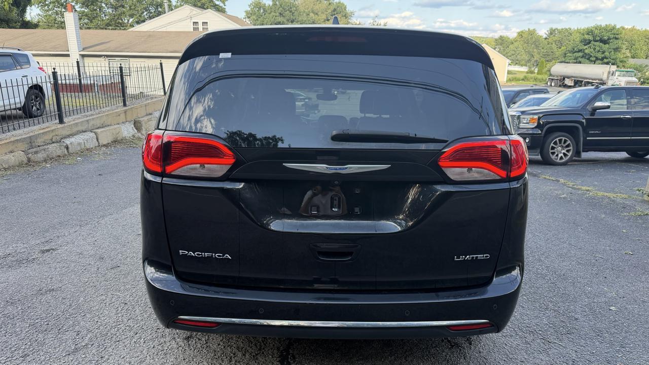 Chrysler Pacifica Limited 2018