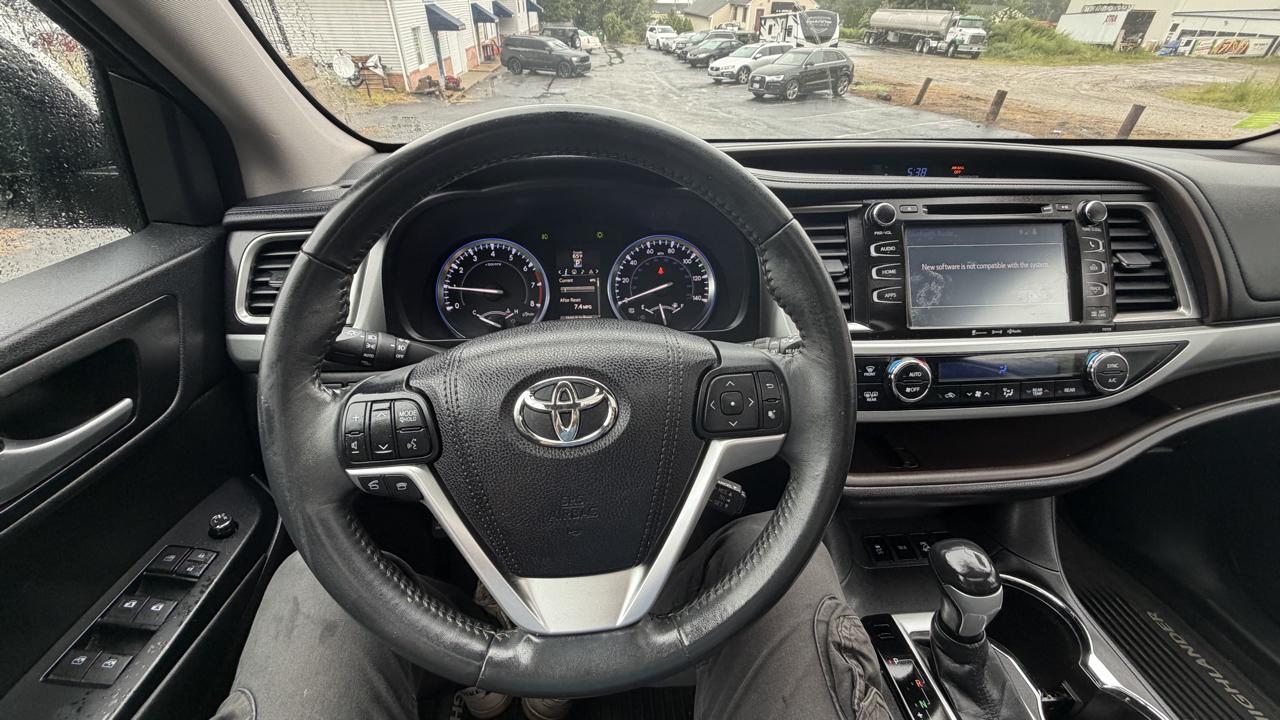 Toyota Highlander XLE AWD V6 2016