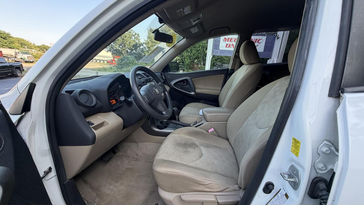 Toyota RAV4 Base I4 4WD 2010