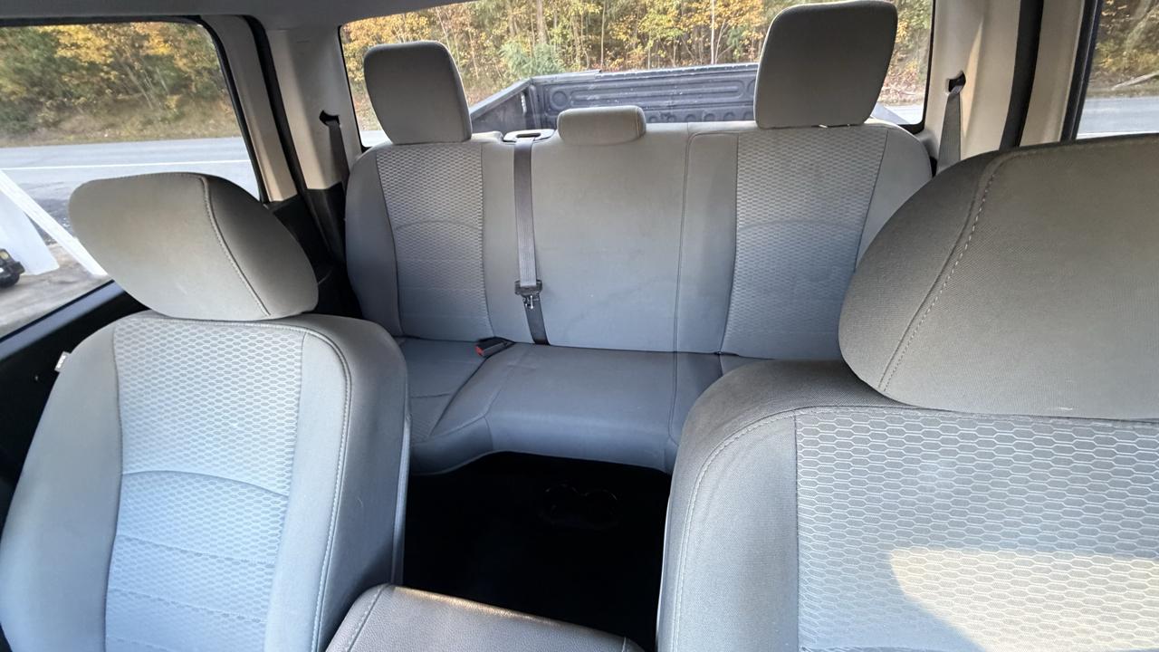 RAM 2500 Tradesman Crew Cab SWB 4WD 2016