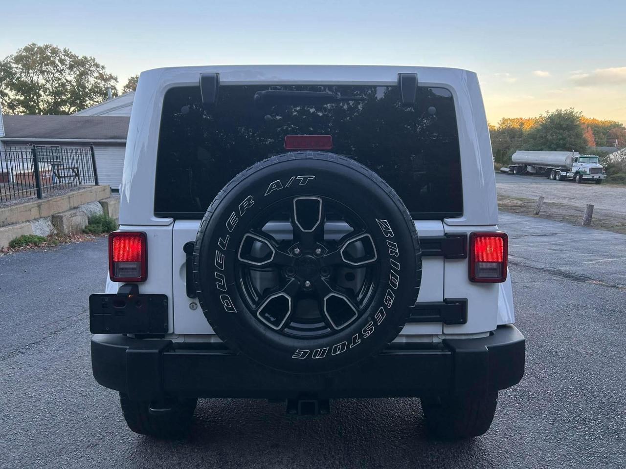 Jeep Wrangler Unlimited Sahara 4WD 2017