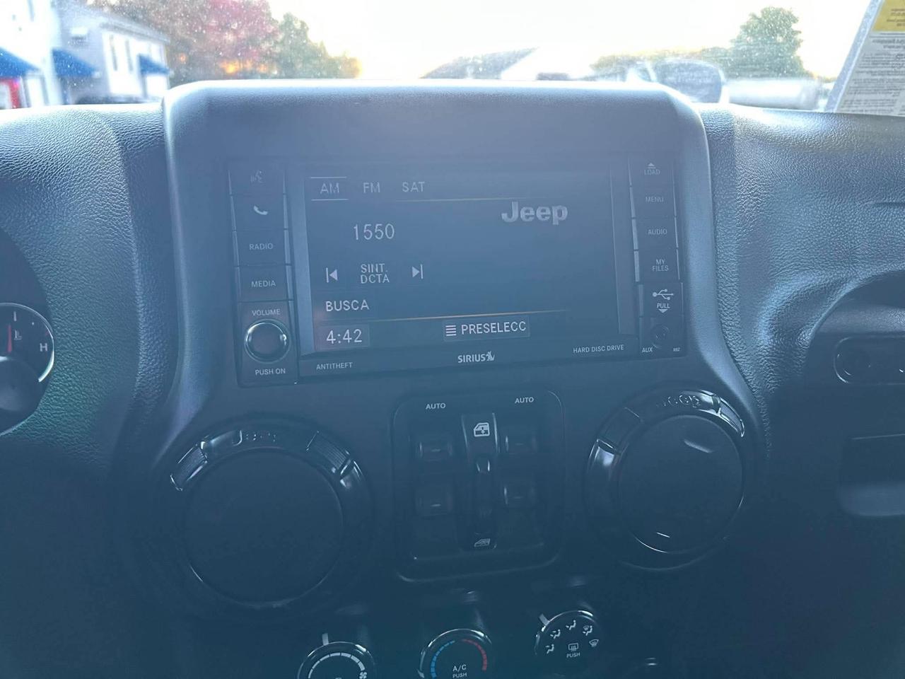 Jeep Wrangler Unlimited Sahara 4WD 2017