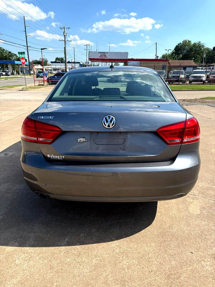 Volkswagen Passat 2.5L S W/Appearance 2013
