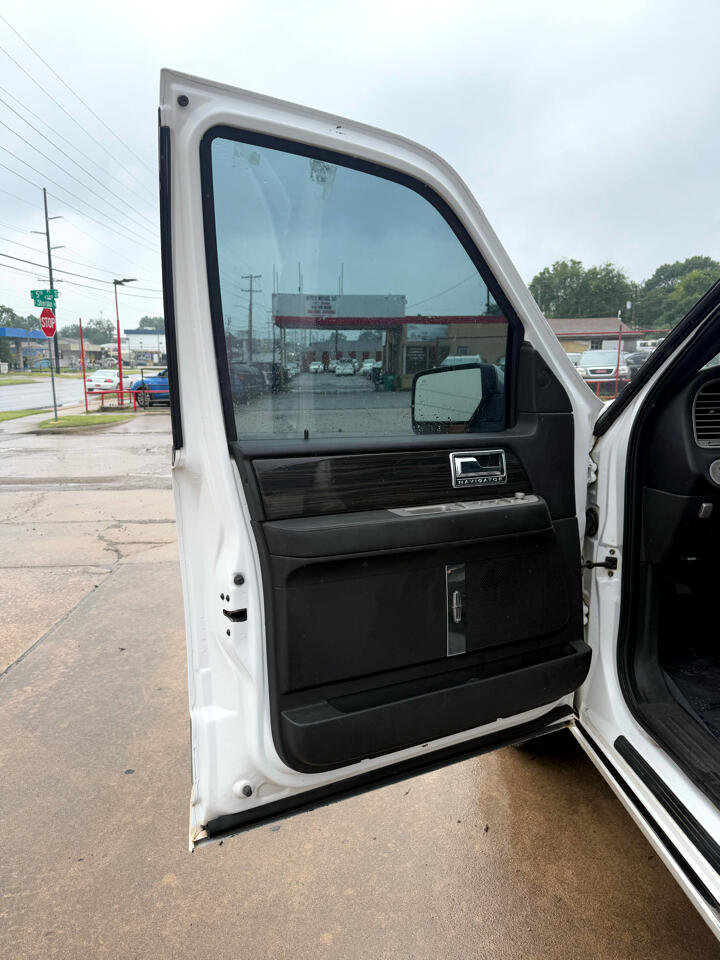 Lincoln Navigator L 2WD 2010