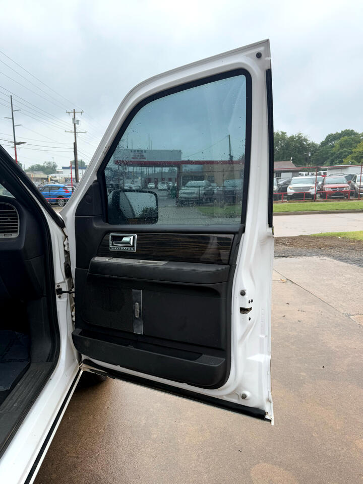 Lincoln Navigator L 2WD 2010