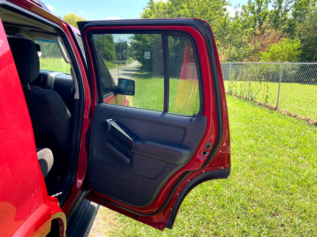 Ford Explorer XLT 4.0L 2WD 2009