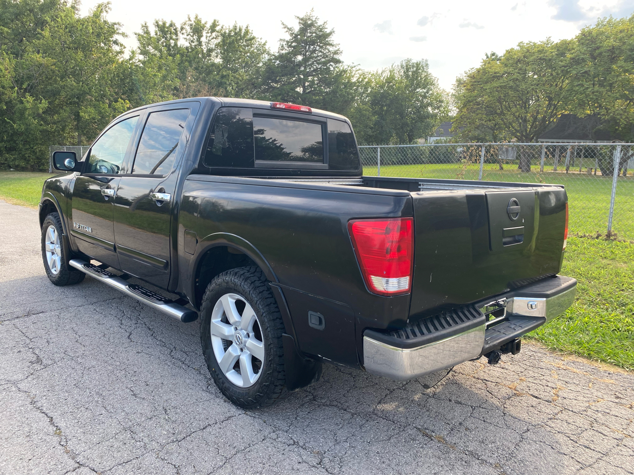 Nissan Titan LE Crew Cab 2WD SWB 2009