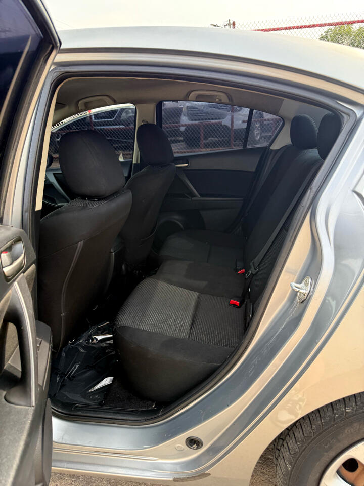 Mazda MAZDA3 i Sport 4-Door 2012