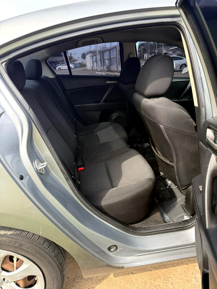 Mazda MAZDA3 i Sport 4-Door 2012