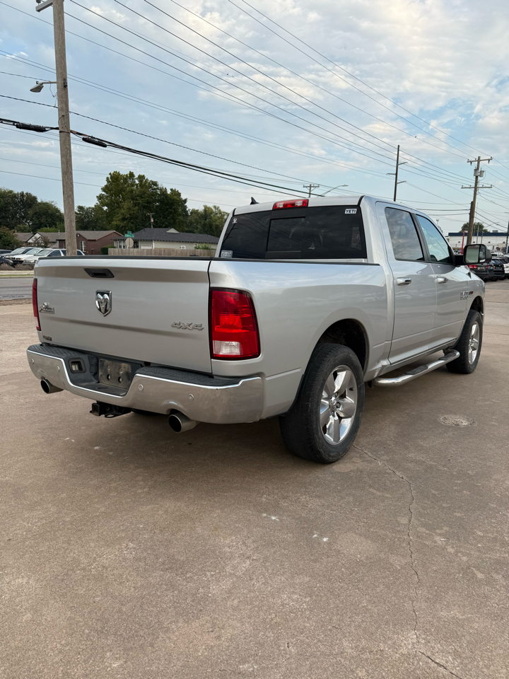 2014 Ram 1500 SLT photo 4