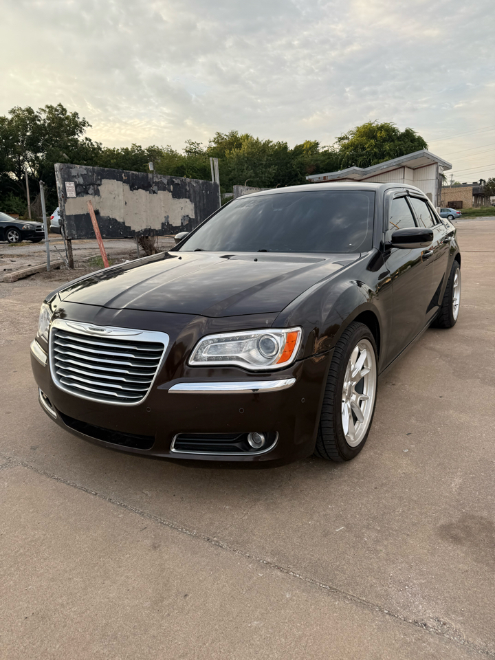 2012 Chrysler 300 C photo 2