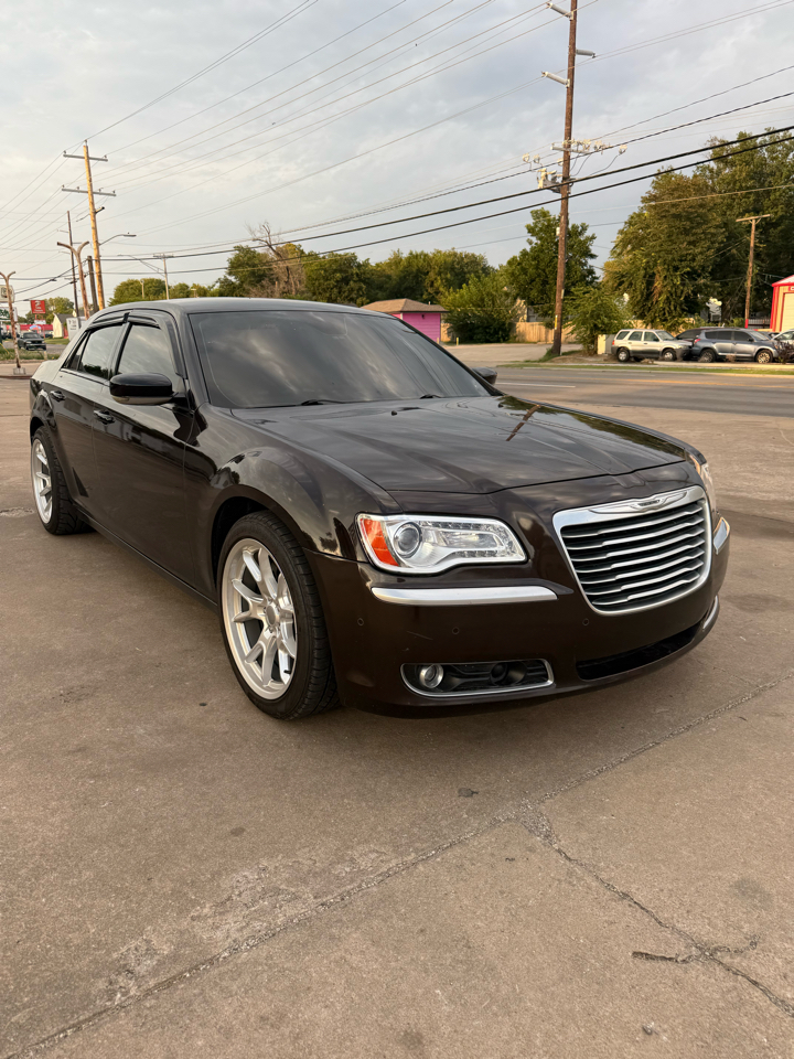2012 Chrysler 300 C photo 3