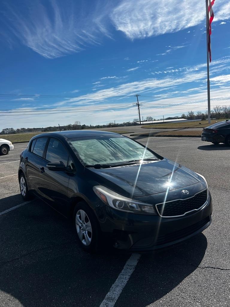 2017 Kia Forte 5-Door LX