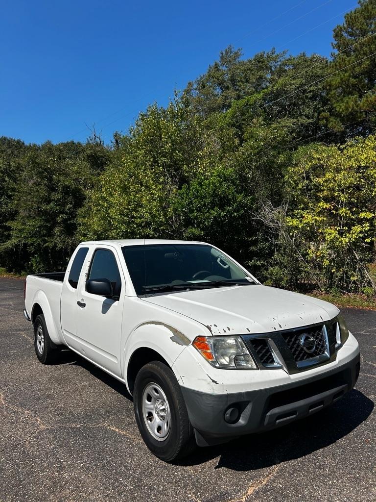 White 2016 Nissan Frontier Pickup Truck 4X2 Manual