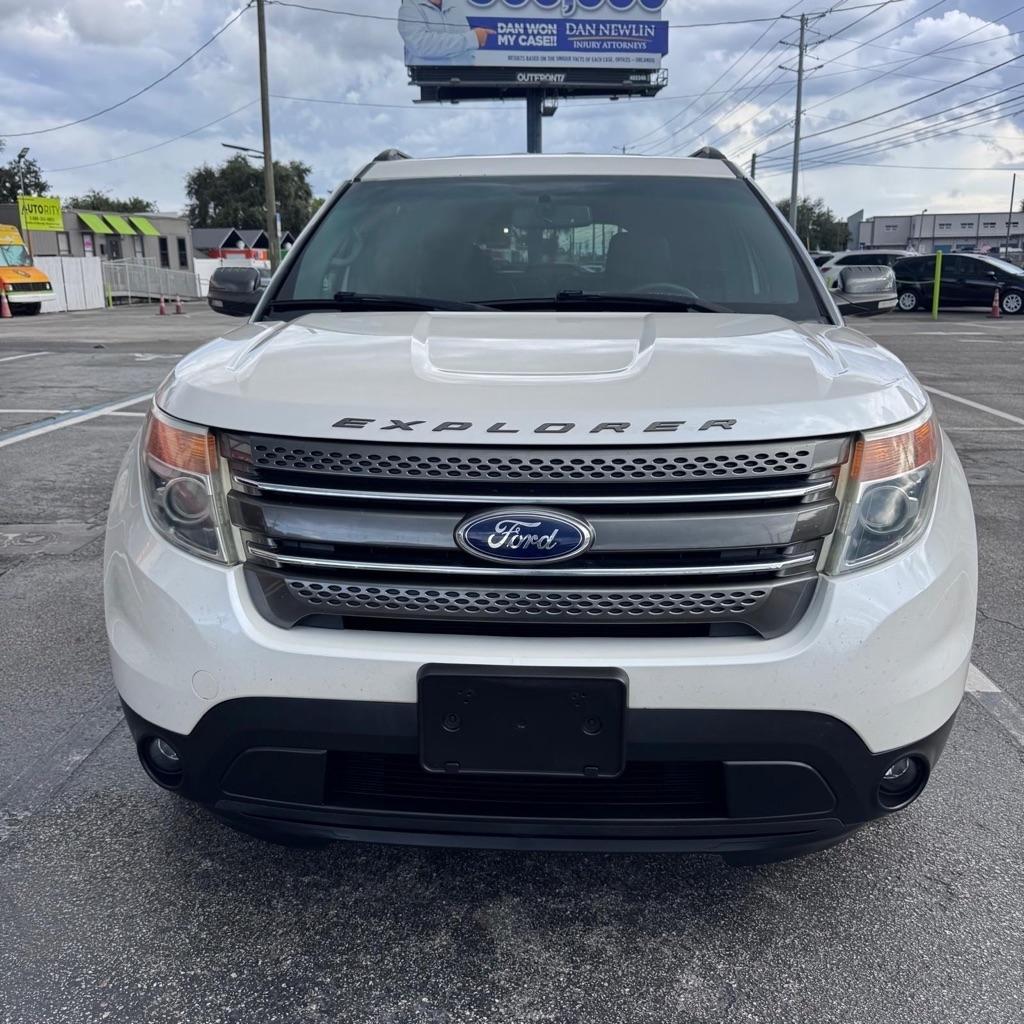 Ford Explorer photo 2