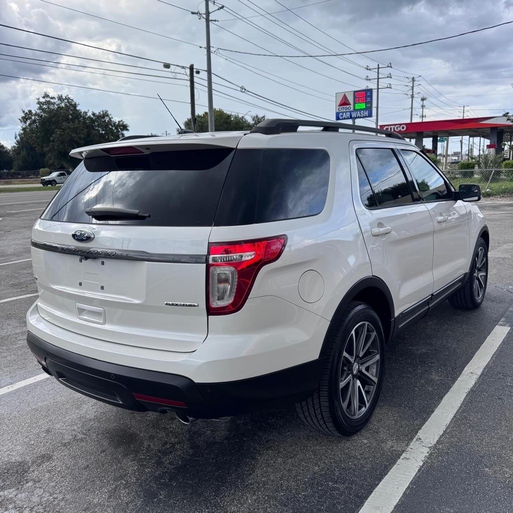 Ford Explorer photo 4