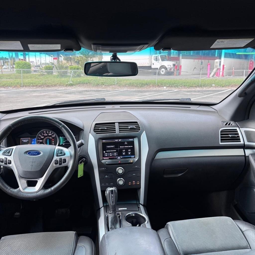 Ford Explorer photo 7