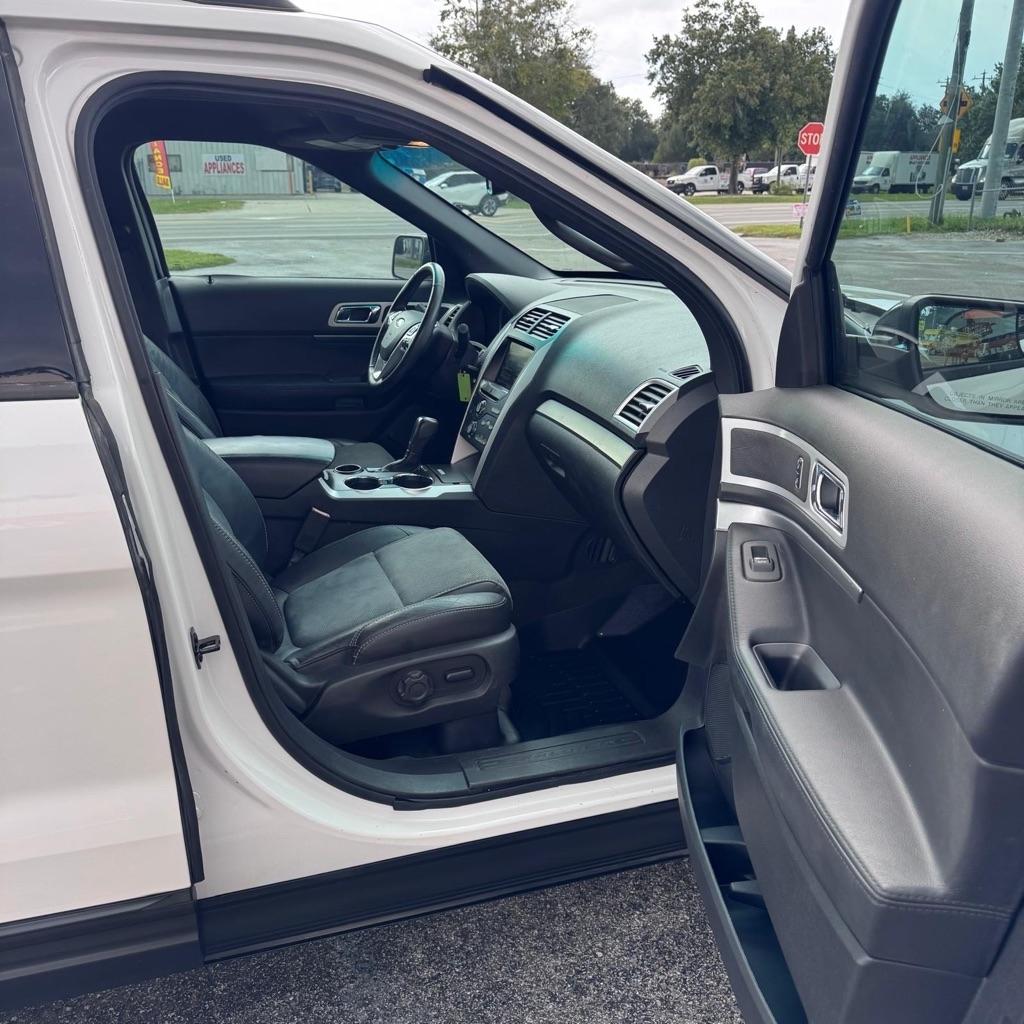 Ford Explorer photo 9