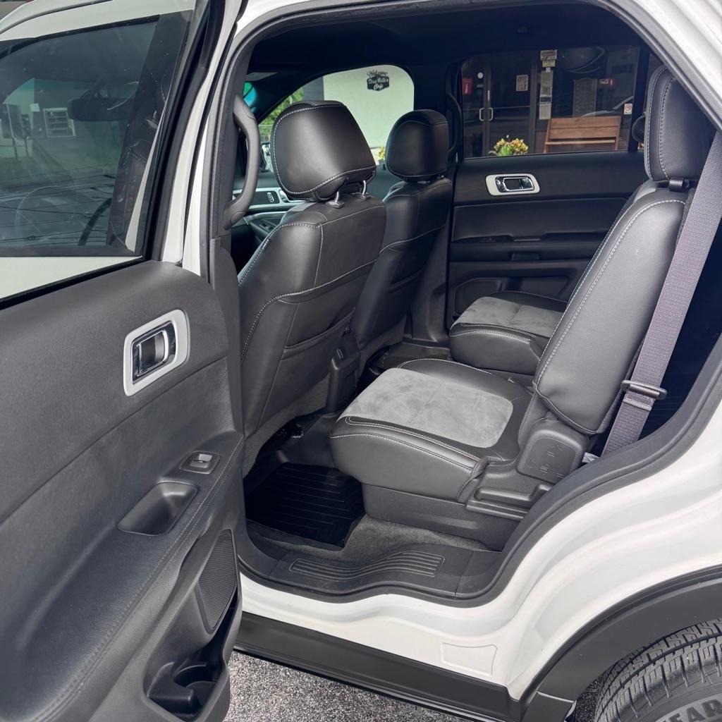 Ford Explorer photo 10