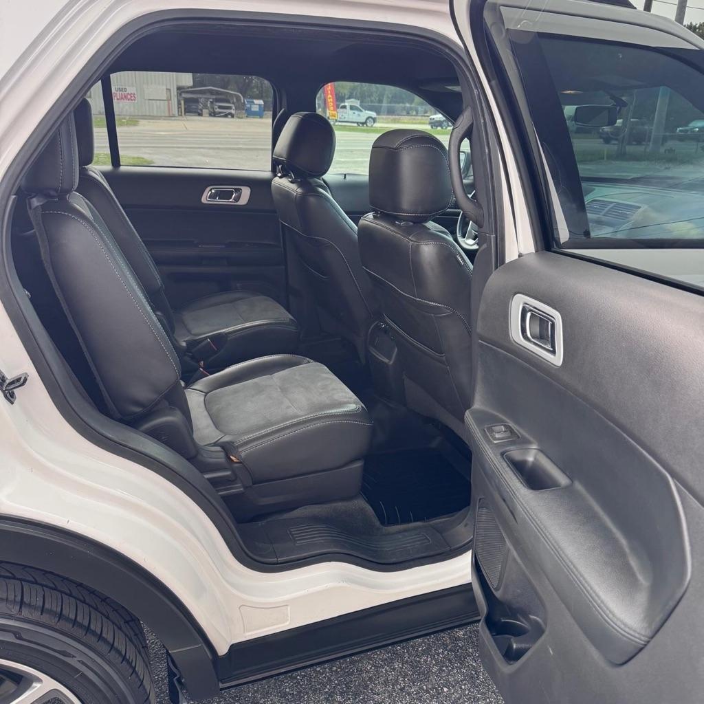 Ford Explorer photo 11