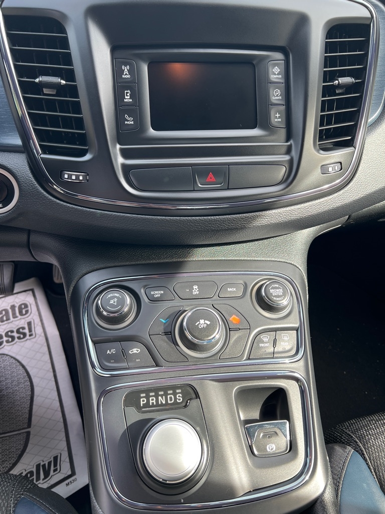 2016 Chrysler 200 S photo 5