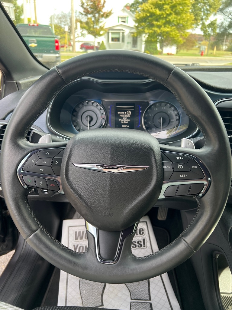2016 Chrysler 200 S photo 6