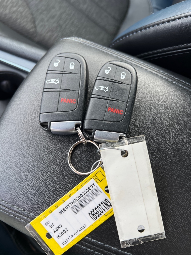 2016 Chrysler 200 S photo 9