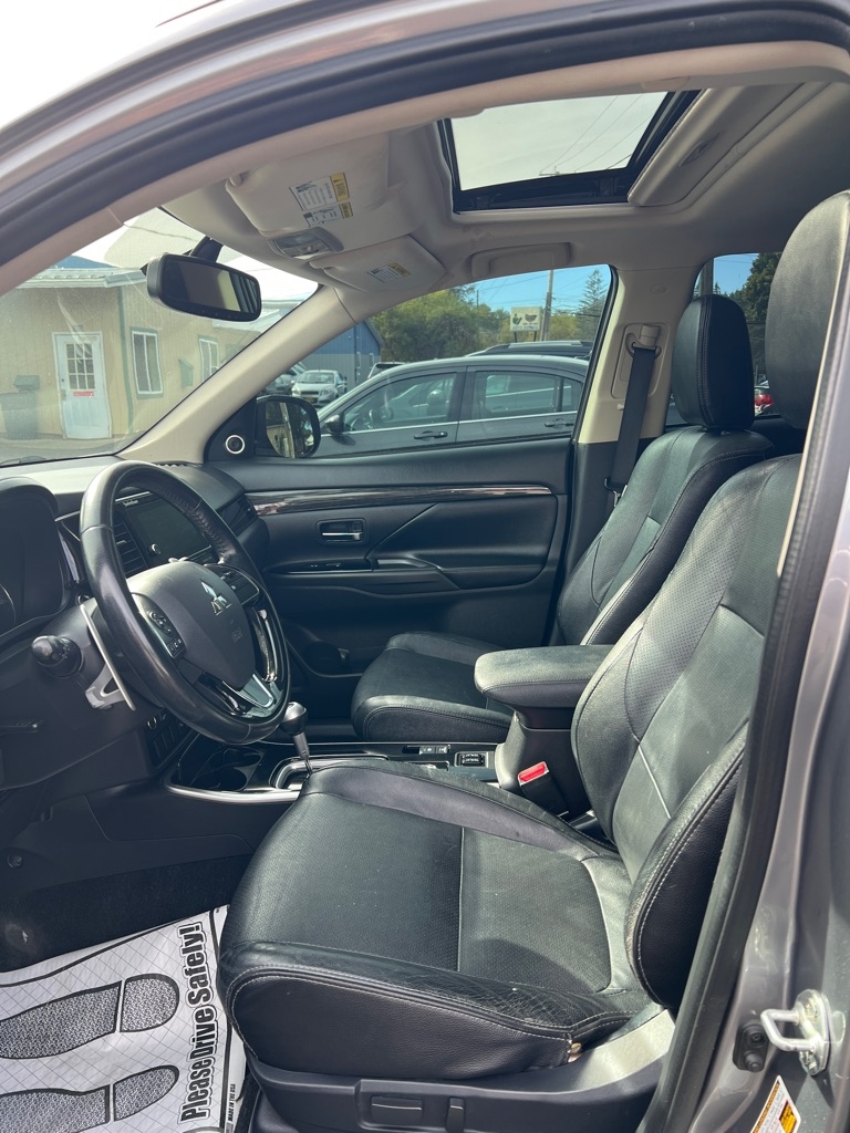 2017 Mitsubishi Outlander GT S-AWC photo 3