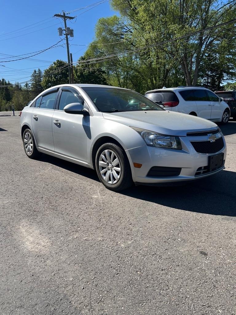 2011 Chevrolet Cruze 4-Door Sedan 1LT's photo