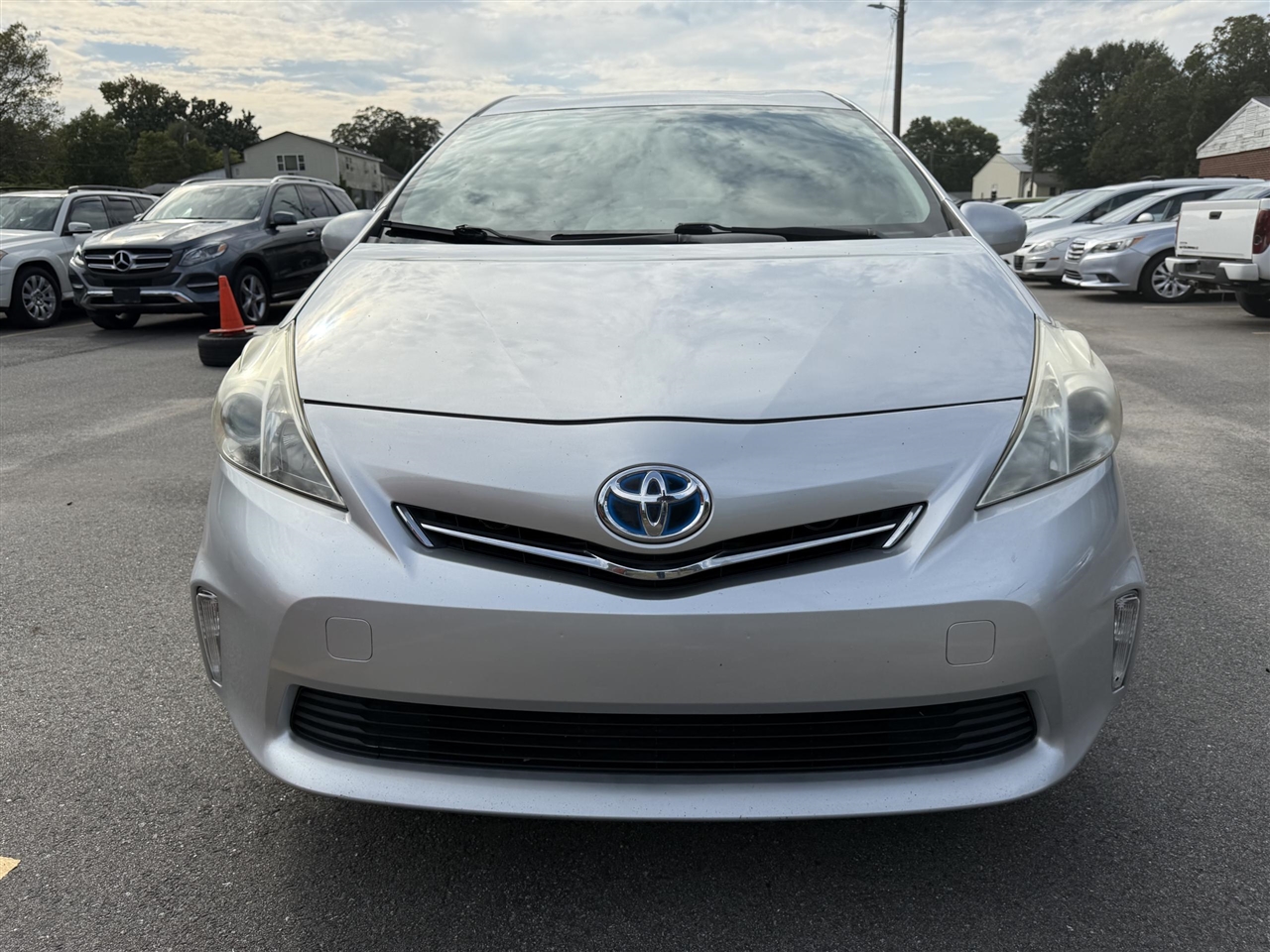 Toyota Prius V  2013 Toyota Prius V  2013