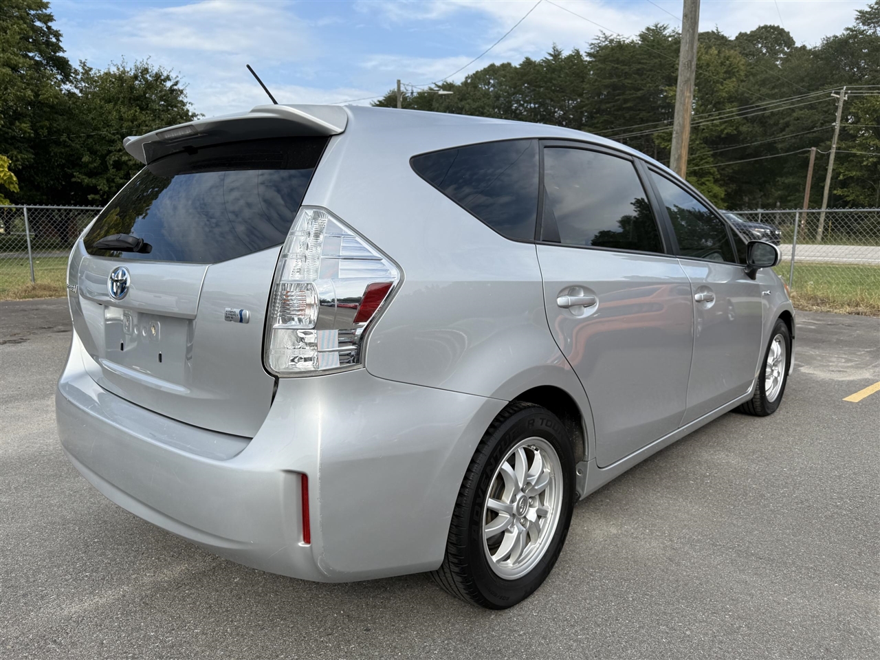 Toyota Prius V  2013 Toyota Prius V  2013