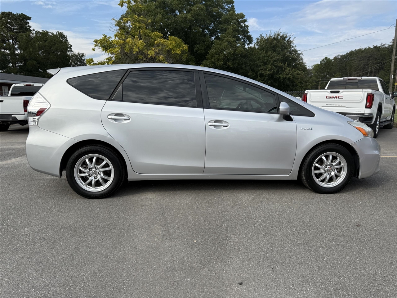 Toyota Prius V  2013 Toyota Prius V  2013