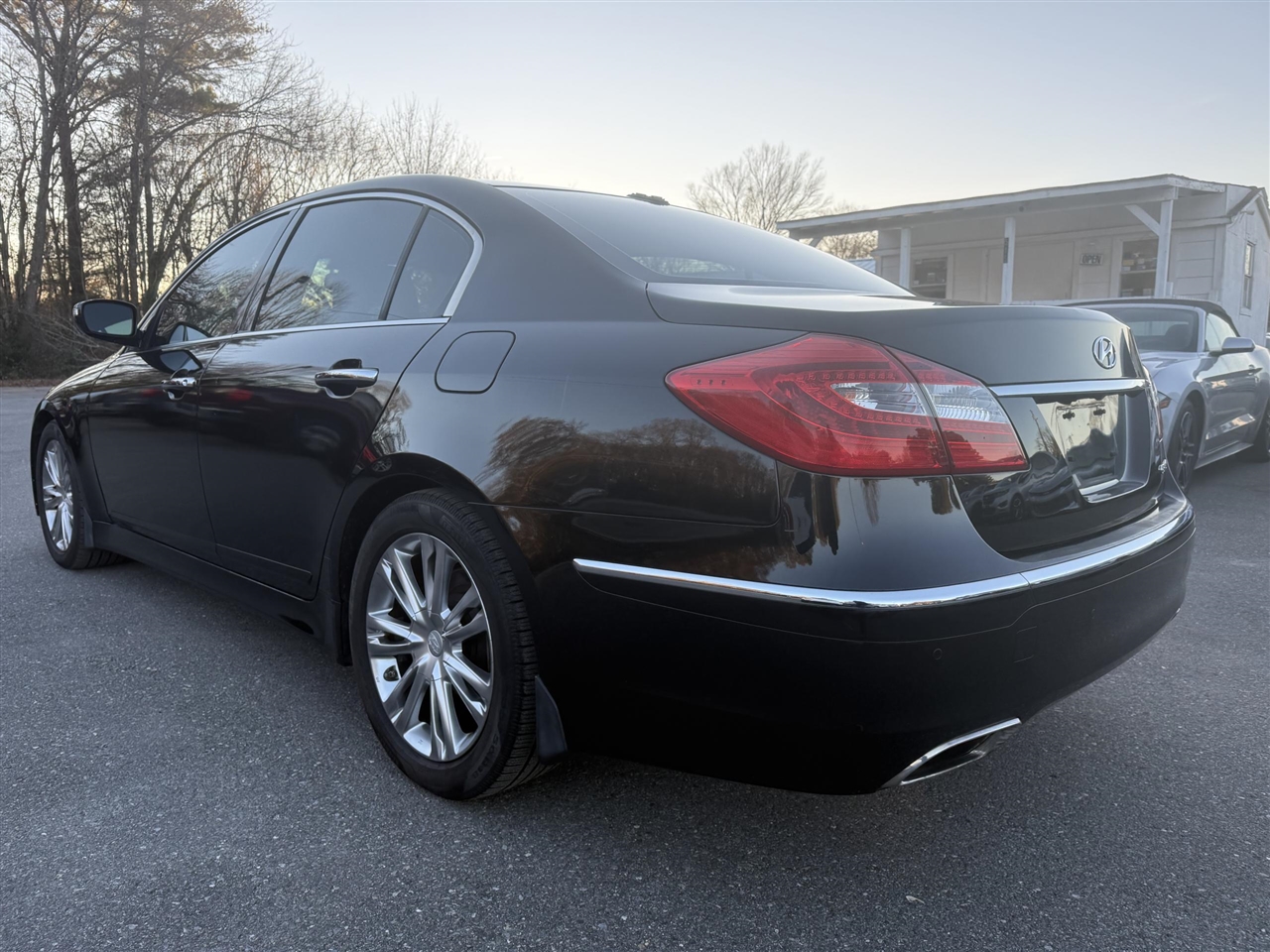 Hyundai Genesis  2012