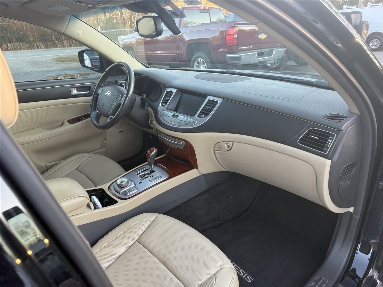 Hyundai Genesis  2012