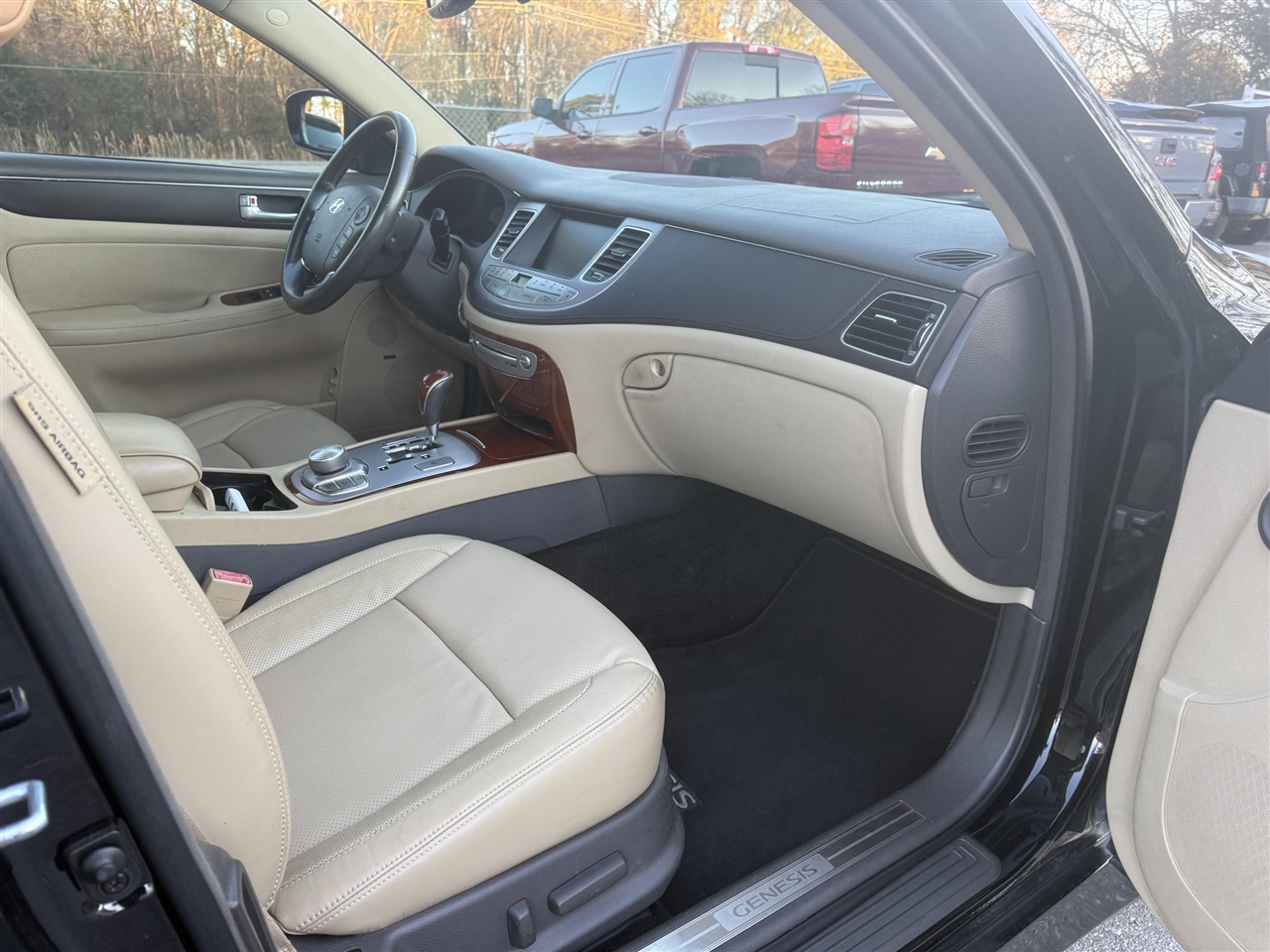 Hyundai Genesis  2012