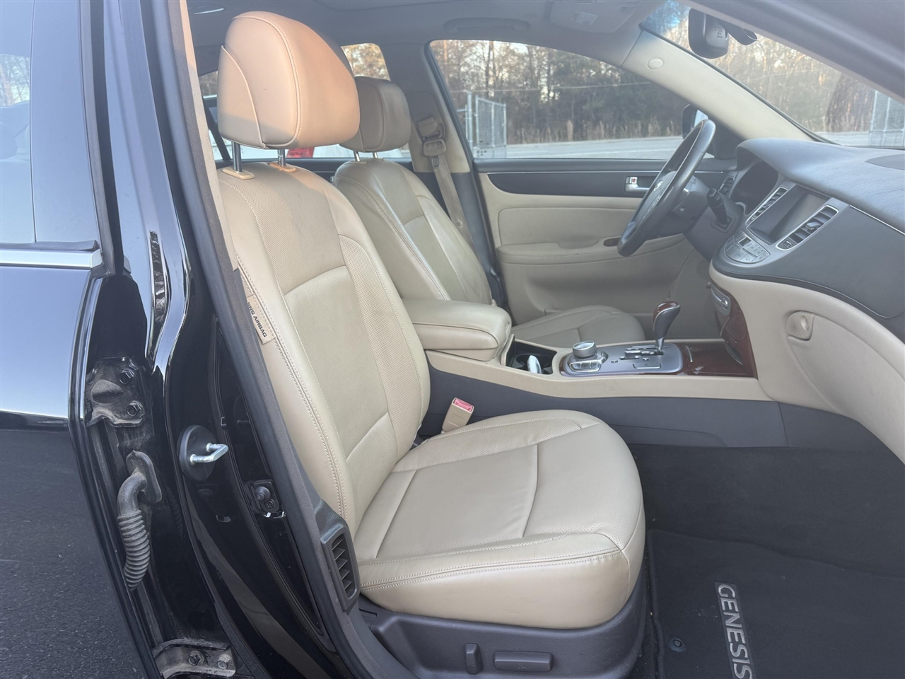 Hyundai Genesis  2012