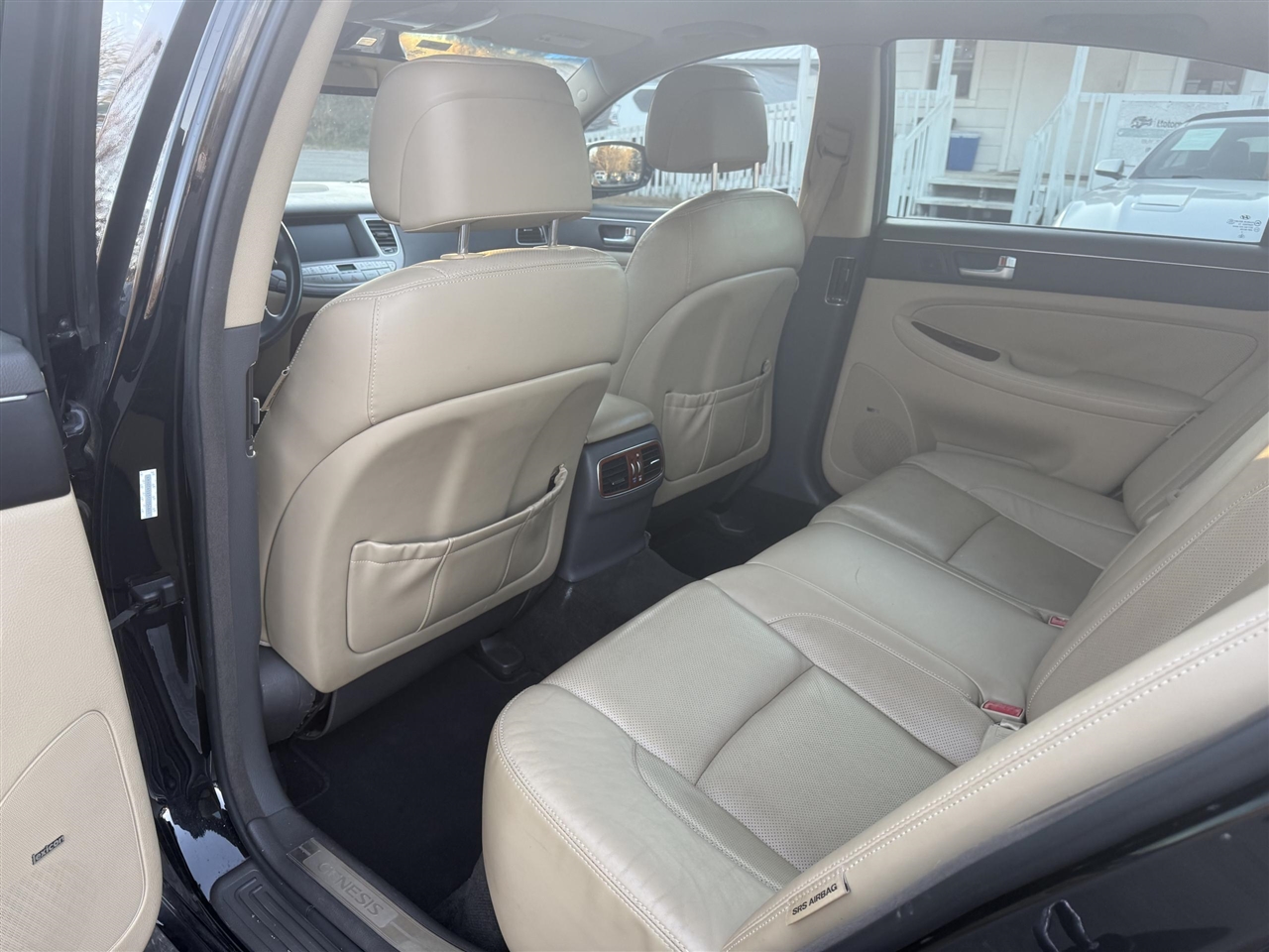 Hyundai Genesis  2012