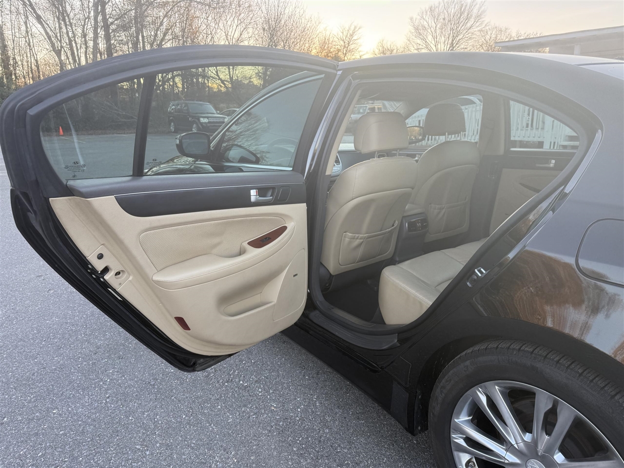 Hyundai Genesis  2012