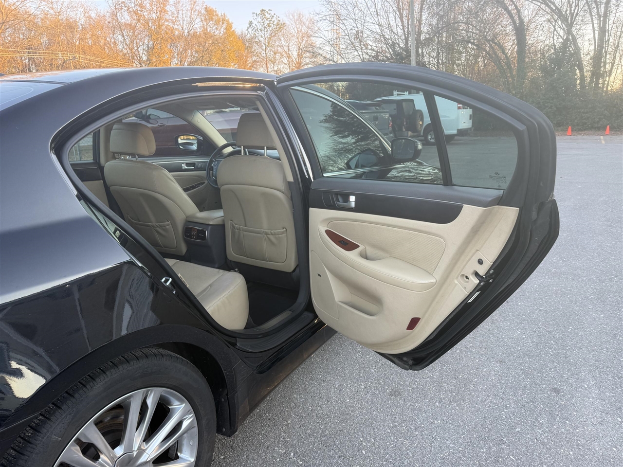 Hyundai Genesis  2012