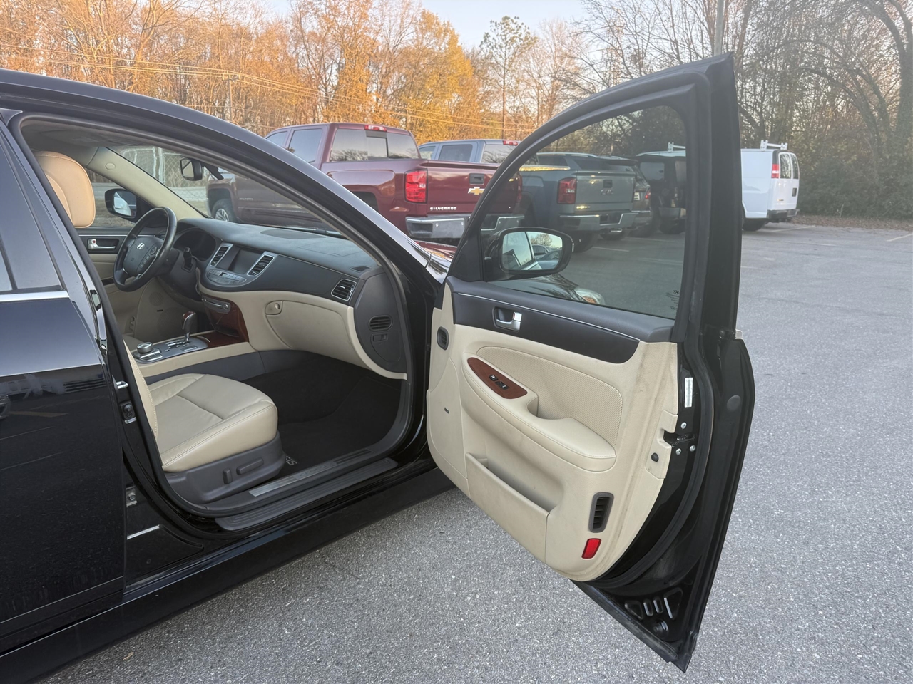 Hyundai Genesis  2012