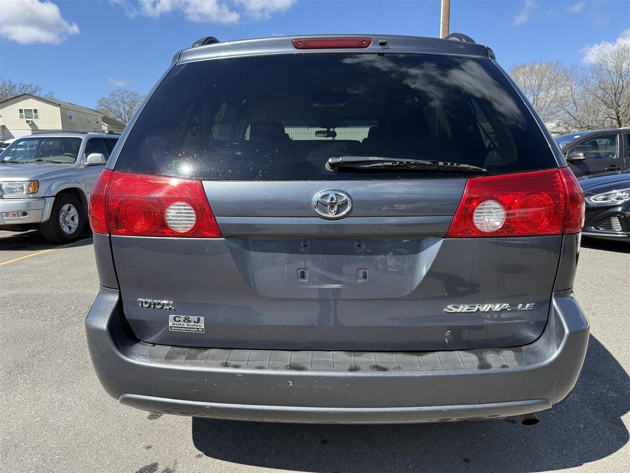 Toyota Sienna  2006