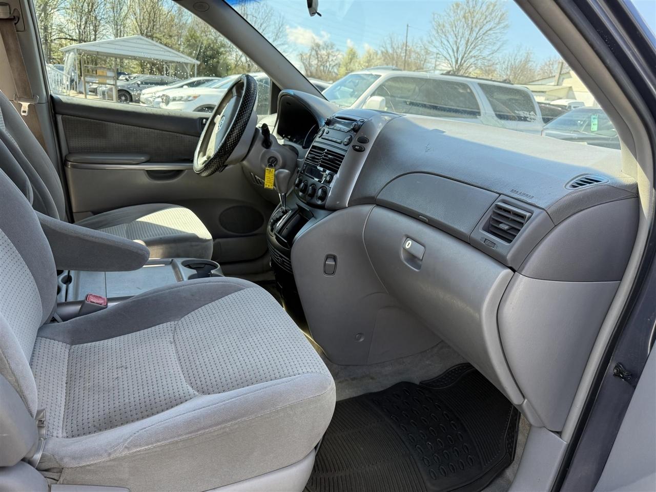 Toyota Sienna  2006