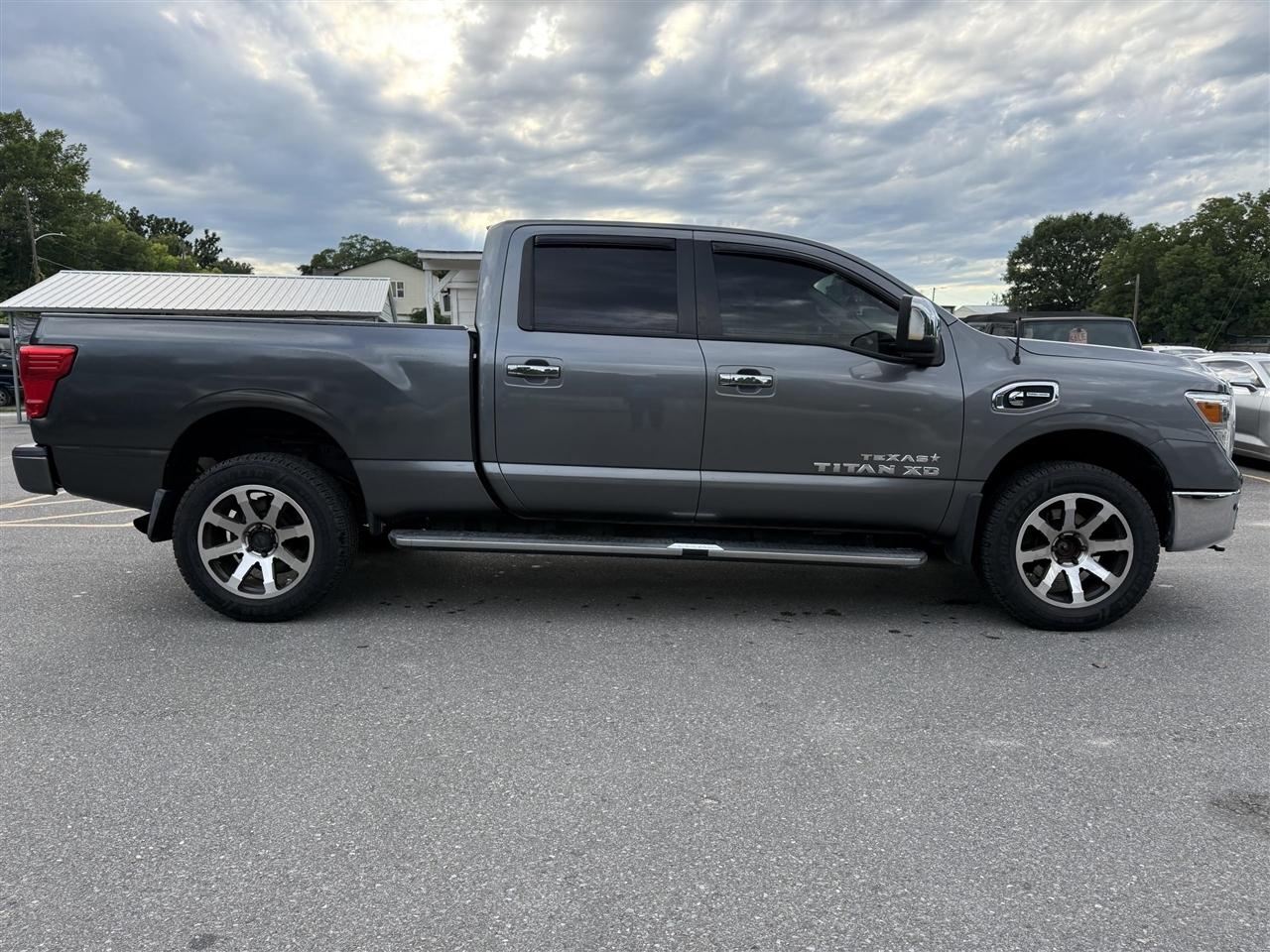 Nissan Titan XD  2018
